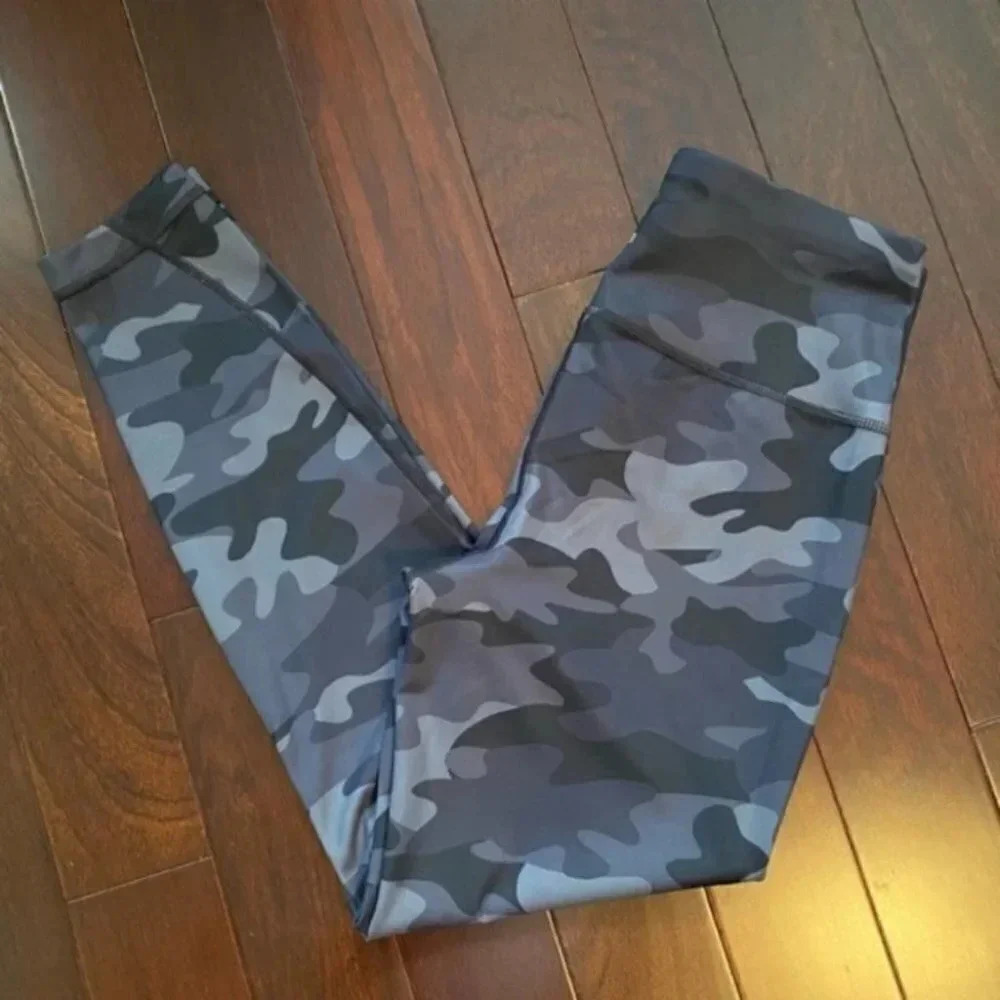 Lolë Activewear Workout Leggings Gym Grey Black Camouflage Print  Small NWT - Picture 10 of 12